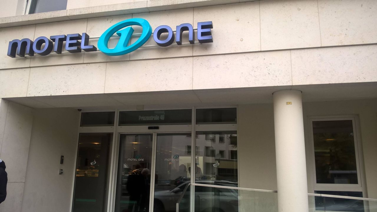 Motel One Berlin Mitte (Berlin-Friedrichshain-Kreuzberg) • HolidayCheck ...