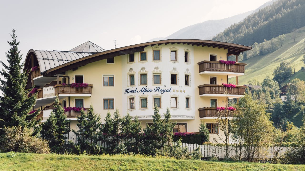 Das Alpin Royal Wellness Refugium & Resort ist ein 4* Hotel und kann jetzt ab 951€ gebucht werden