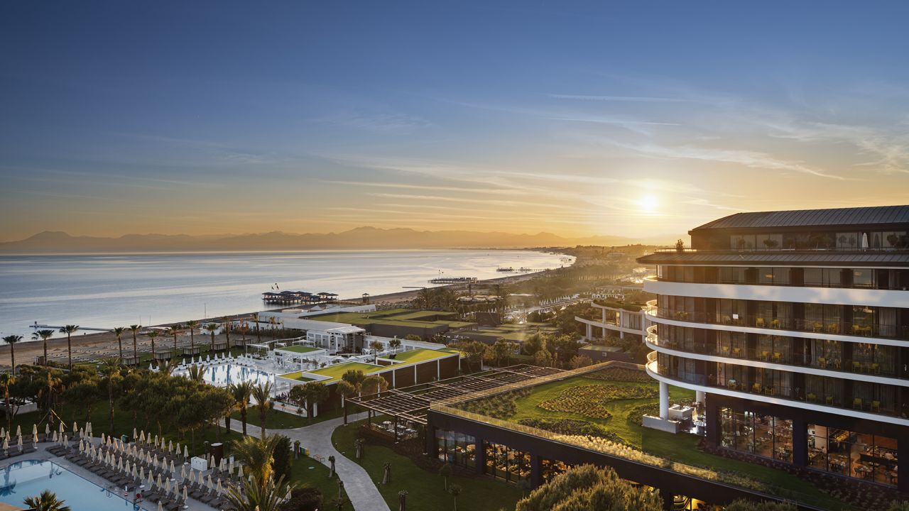 Das Voyage Belek Golf & Spa ist ein 5* Hotel und kann jetzt ab 1326€ gebucht werden