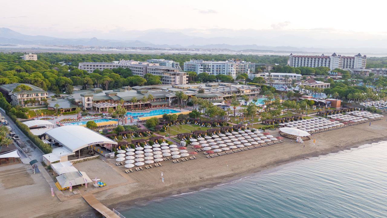 Das Pine Beach Belek ist ein 5* Hotel und kann jetzt ab 697€ gebucht werden