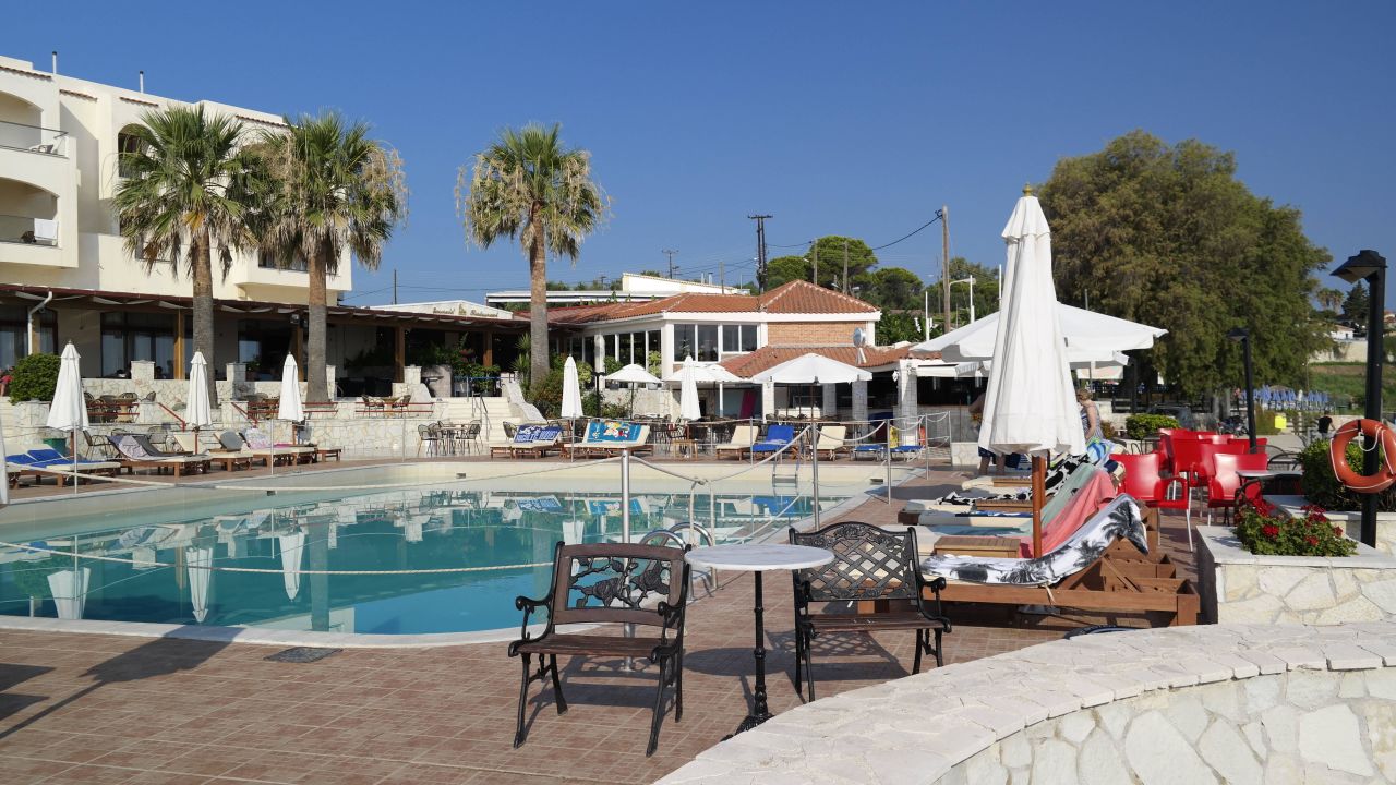 caravel hotel tsilivi