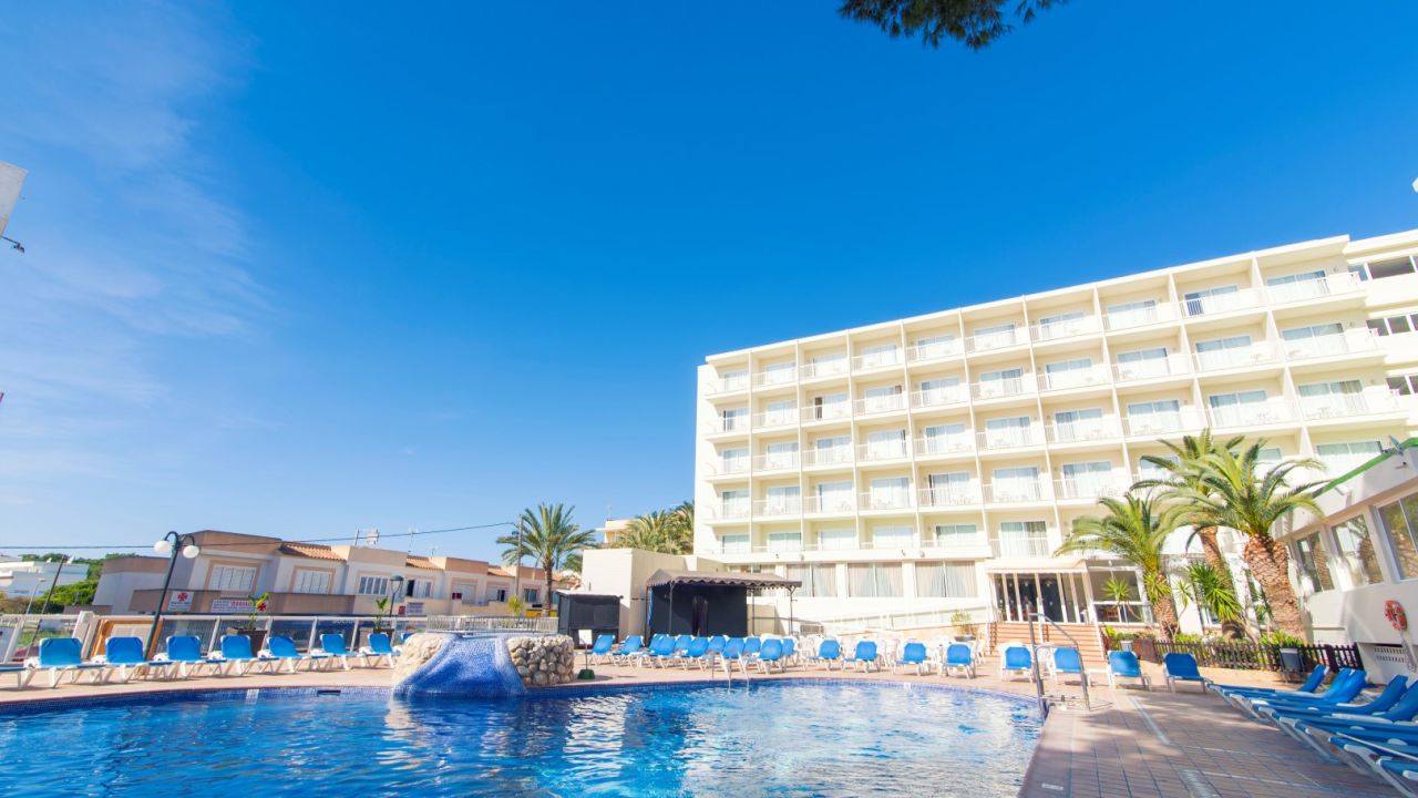 Das Coral Beach by LLUM ist ein 3* Hotel und kann jetzt ab 466€ gebucht werden