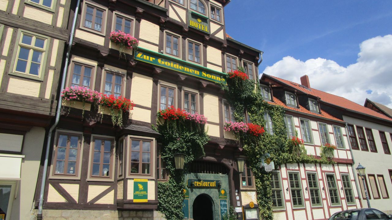 Hotel Zur Goldenen Sonne (Quedlinburg) •