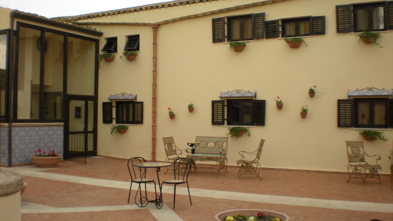 Das Baglio della Luna ist ein 4* Hotel und kann jetzt ab 748€ gebucht werden