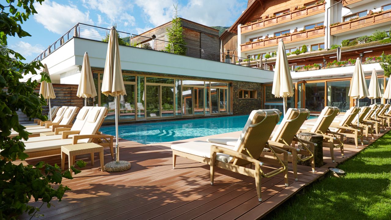 87b0ad43-1017-3c42-a336-b526893c3c50