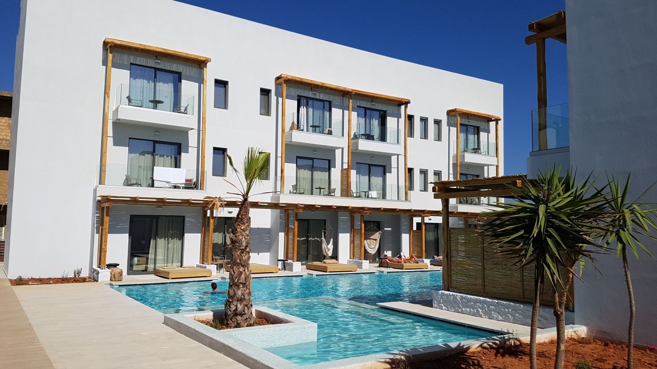 Enorme Lifestyle Beach Resort (Amoudara) • HolidayCheck ...