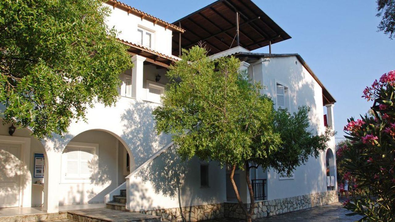 Hotel Alexis (Acharavi) • HolidayCheck (Korfu Griechenland)