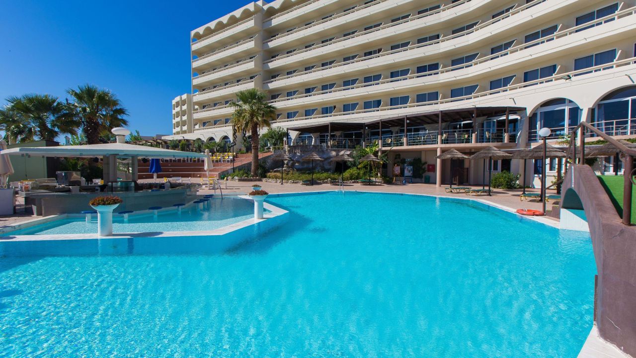 Das Olympos Beach ist ein 4* Hotel und kann jetzt ab 535€ gebucht werden