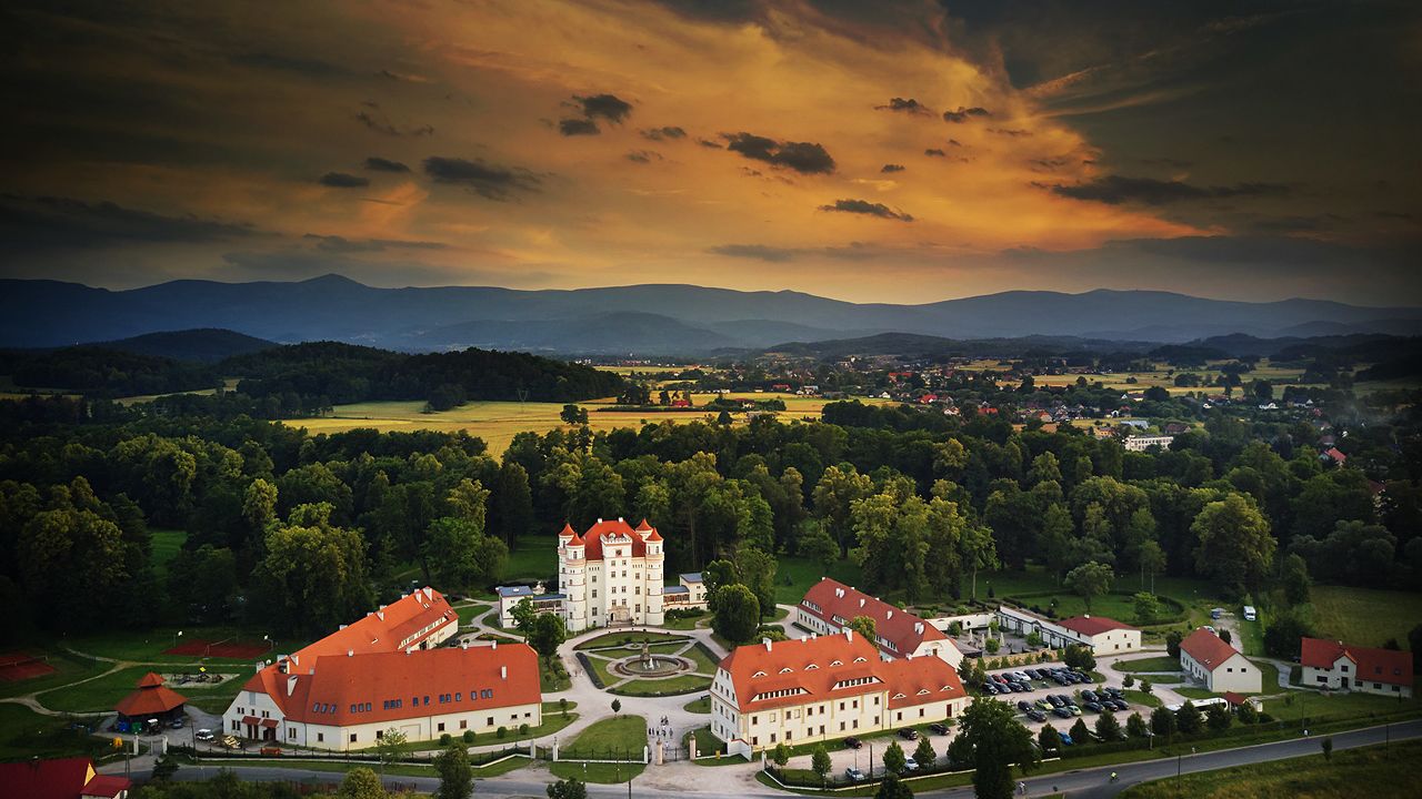 Pałac Wojanów (Wojanów) • HolidayCheck (Niederschlesien Polen)