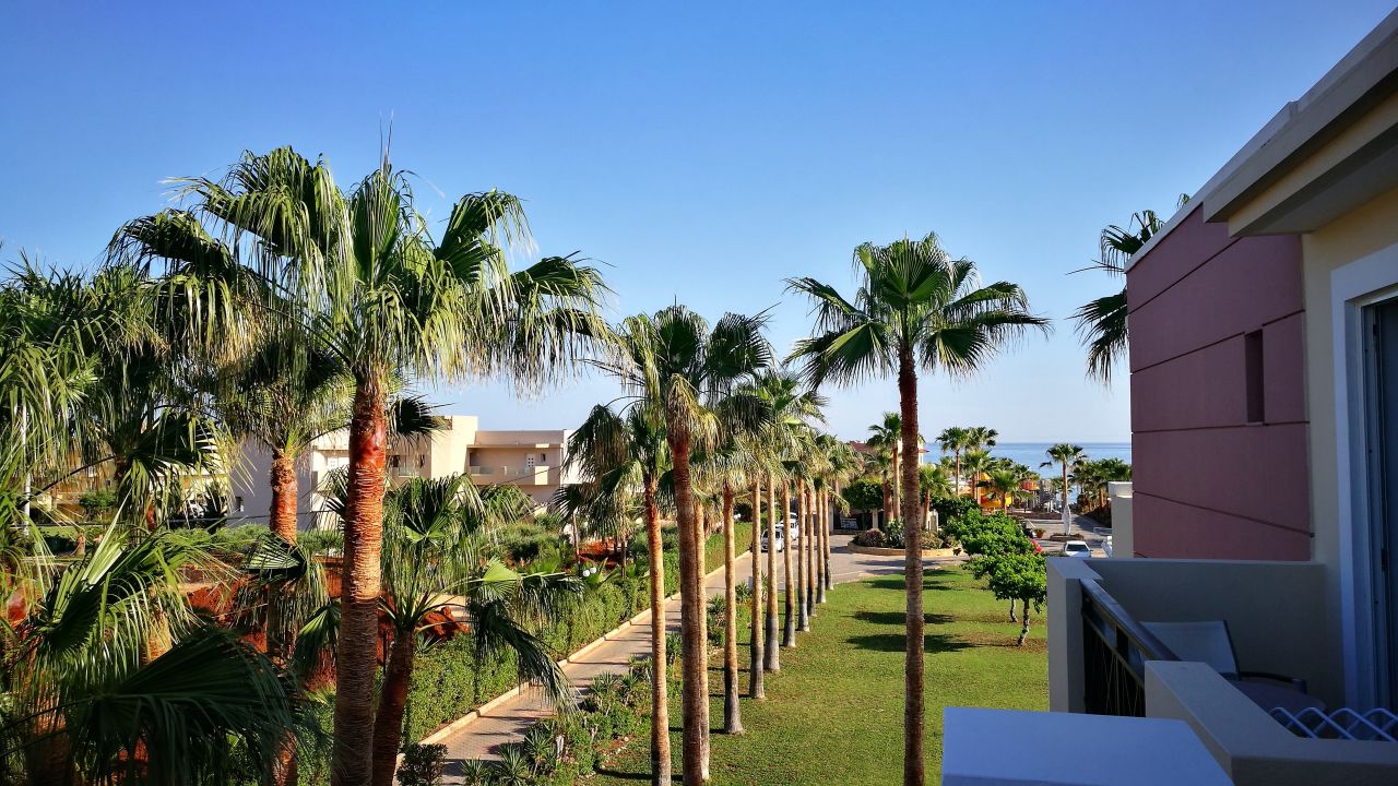 Das Aeolos Beach ist ein 3* Hotel und kann jetzt ab 347€ gebucht werden