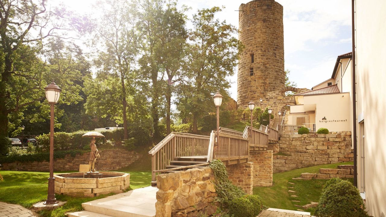 Burghotel Staufeneck (Salach) • HolidayCheck (Baden-Württemberg ...