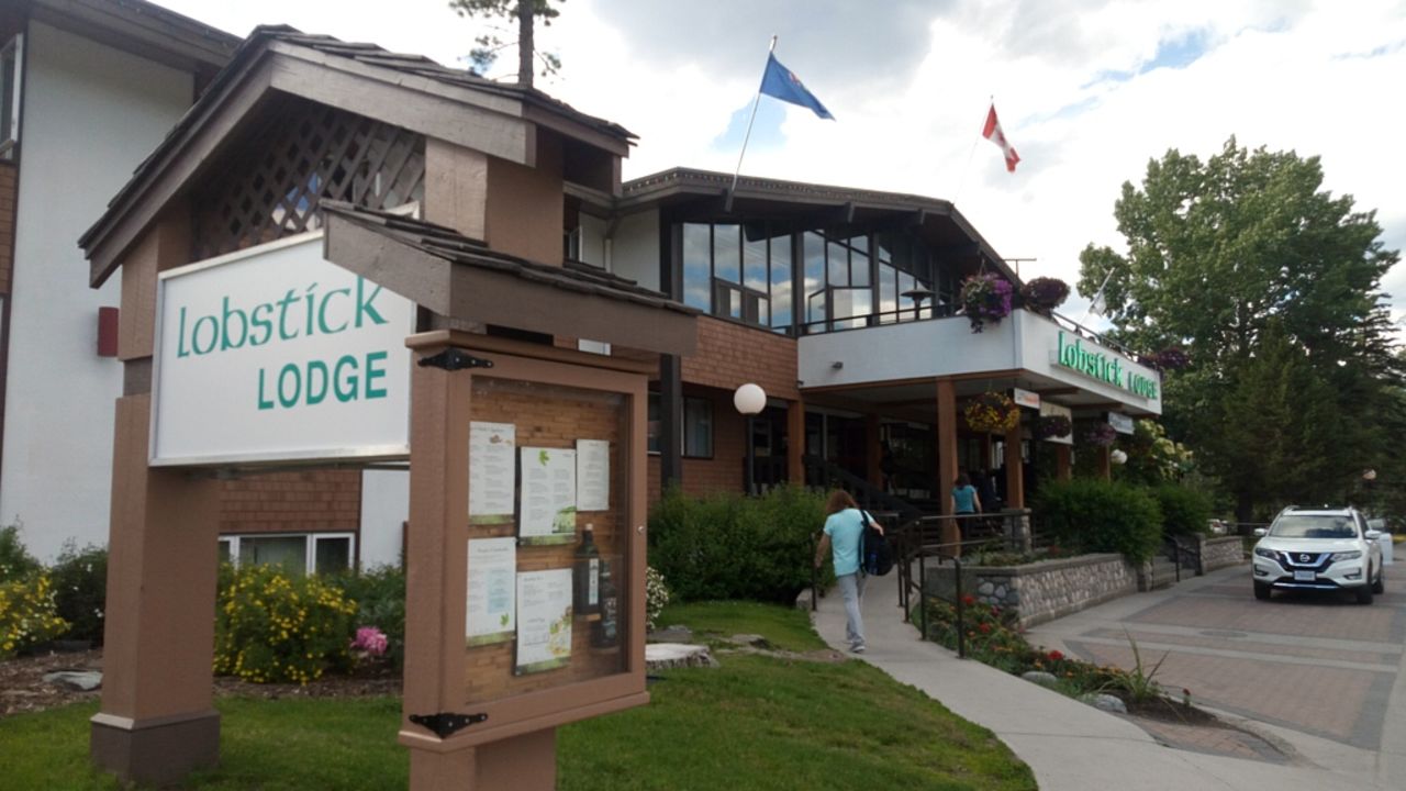 Hotel Lobstick Lodge (Jasper) • HolidayCheck (Alberta Kanada)