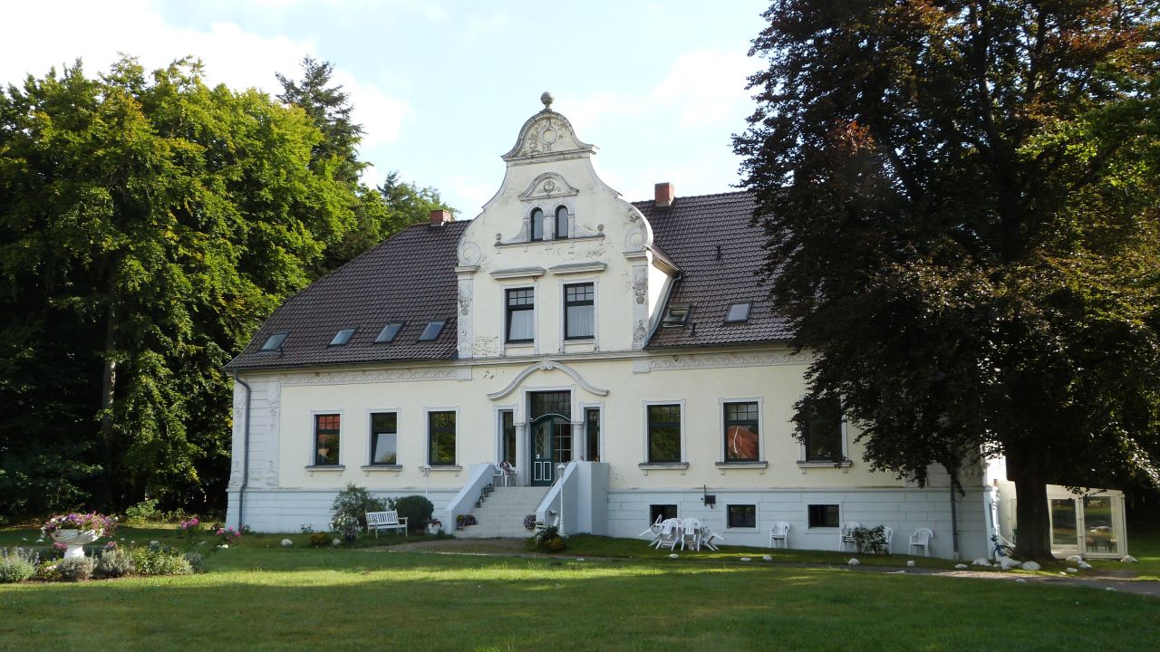 Hotel Pension Gutshaus Neu Wendorf  Sanitz      HolidayCheck  Mecklenburg