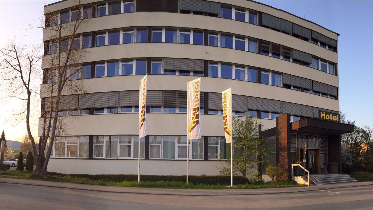 Thb Amh Airport Messe Hotel Stuttgart In Filderstadt