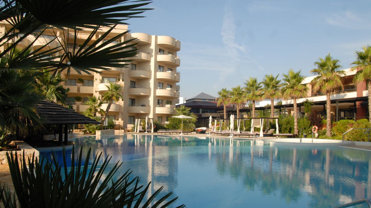 c4fff410 bff1 37cf 8583 9cbddd9e2ab3