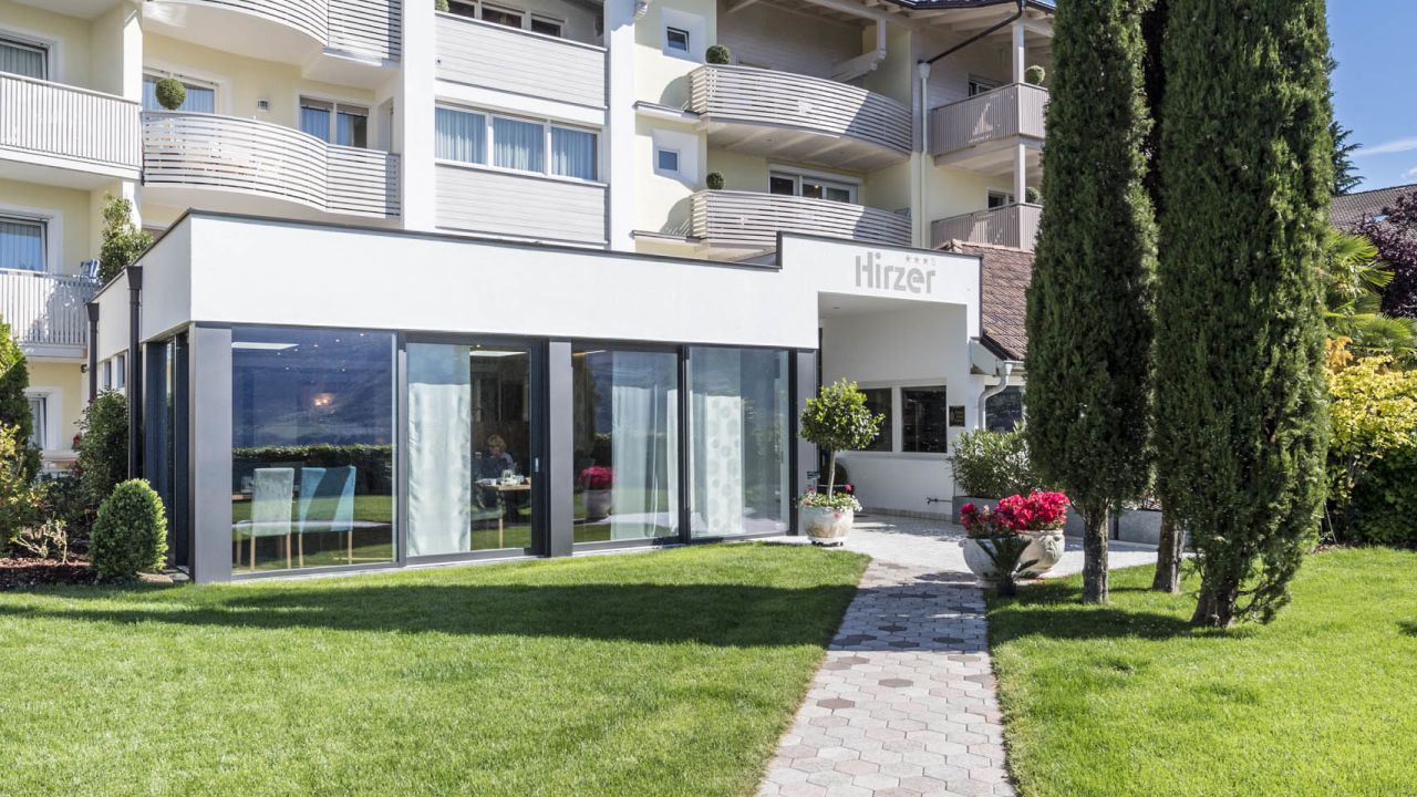 Appartementhaus Residence Hirzer (Tirolo / Dorf Tirol) • HolidayCheck ...