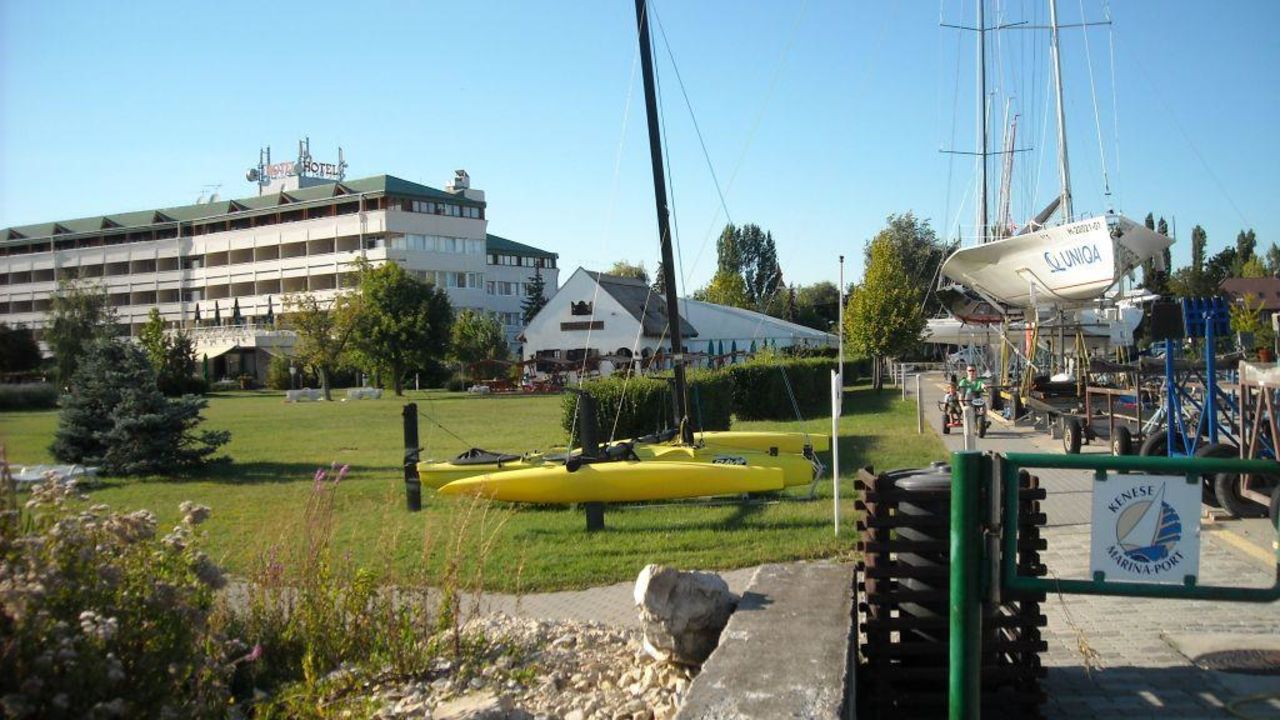 Hotel Marina Port  Balatonkenese      HolidayCheck  Plattensee Balaton