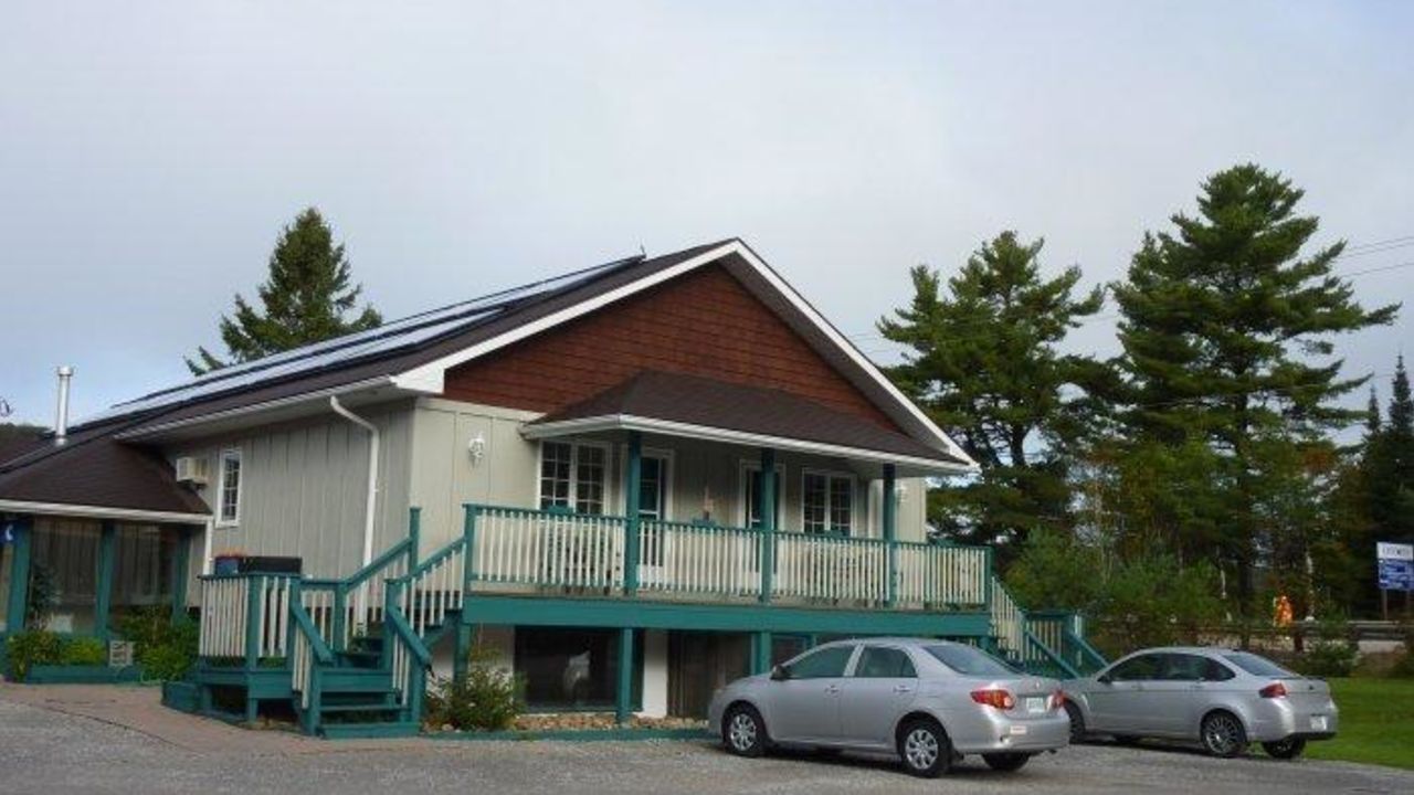 Hotel Algonquin Lakeside Inn (Haliburton) • HolidayCheck (Ontario Kanada)