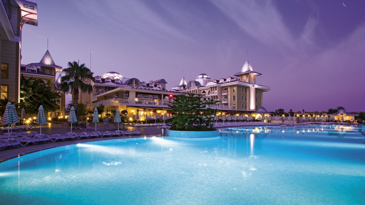 Das Side Star Resort ist ein 5* Hotel und kann jetzt ab 660€ gebucht werden