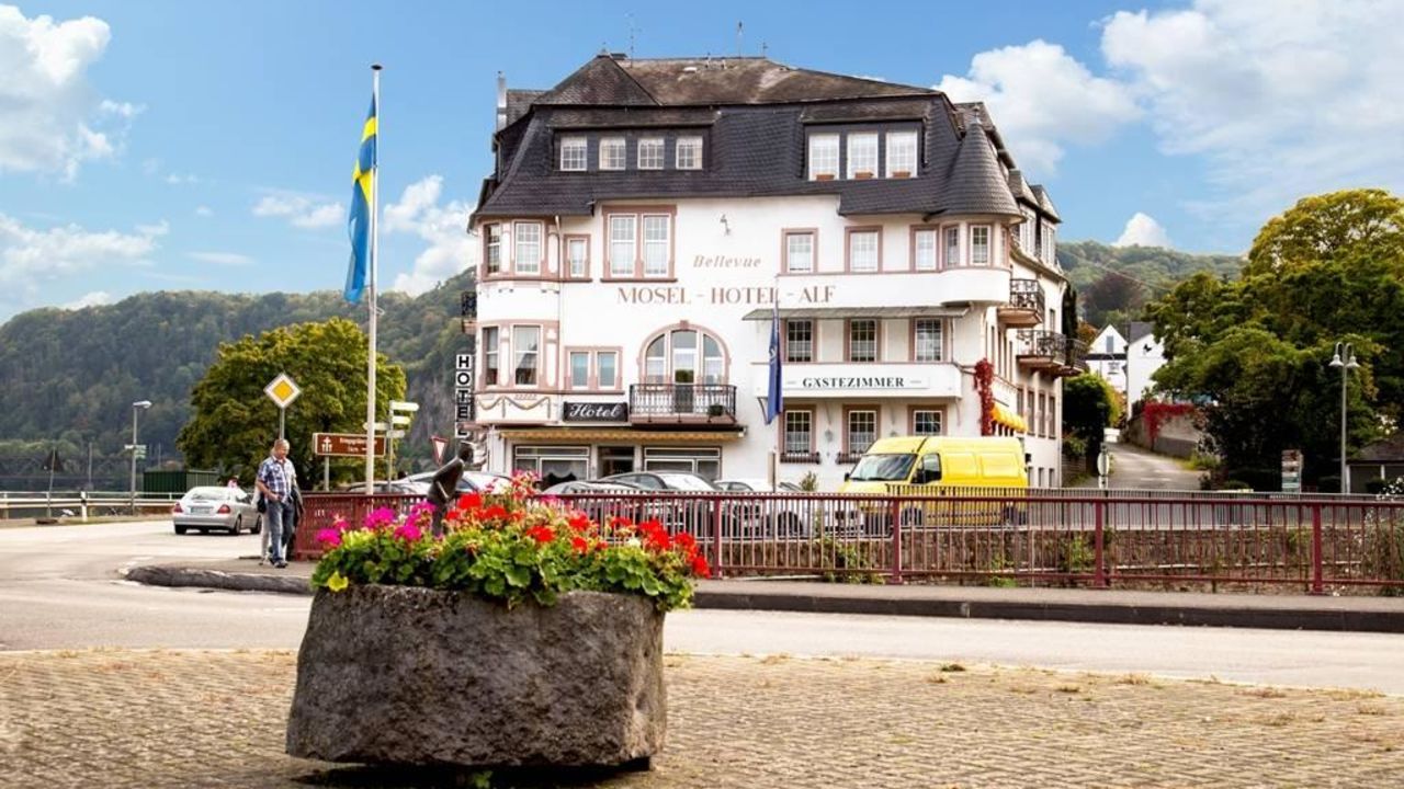 Bellevue Hotel & Café (Alf an