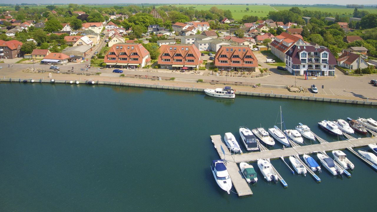 Hafenhäuser Wiek (Wiek auf Rügen) • HolidayCheck (Mecklenburg ...