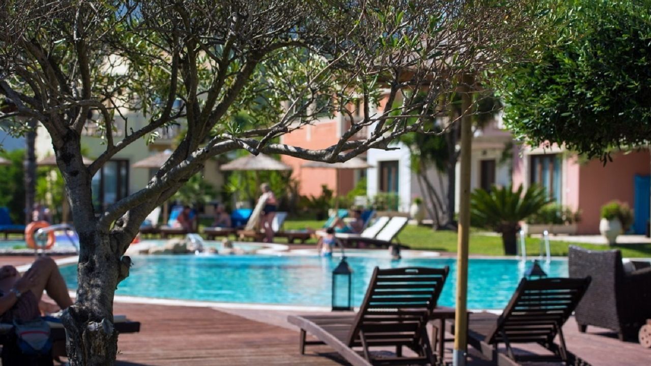 Hotel Almyros Villas Resort (Acharavi) • HolidayCheck ...