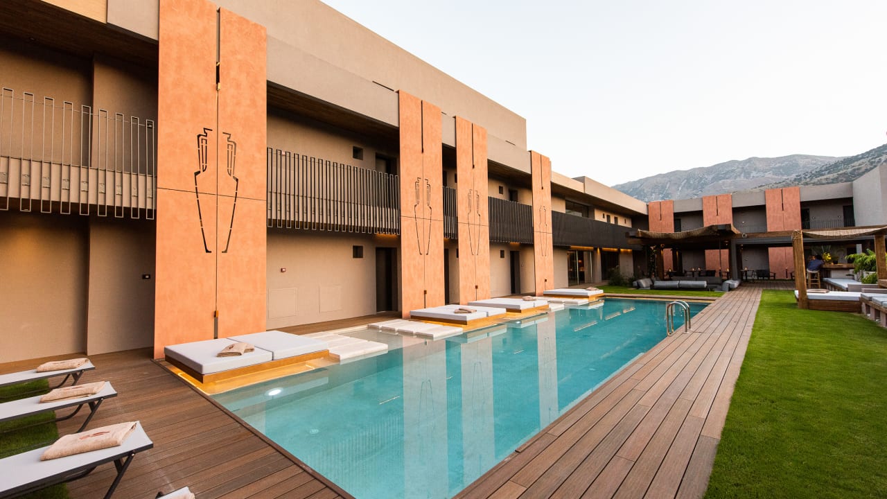 Pilot Amphora Boutique Hotel