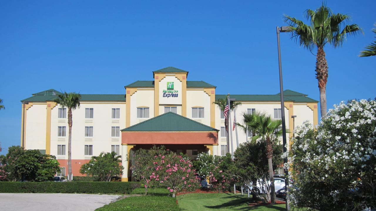 Hotel Holiday Inn Express Cocoa Beach (Cape Canaveral) • HolidayCheck