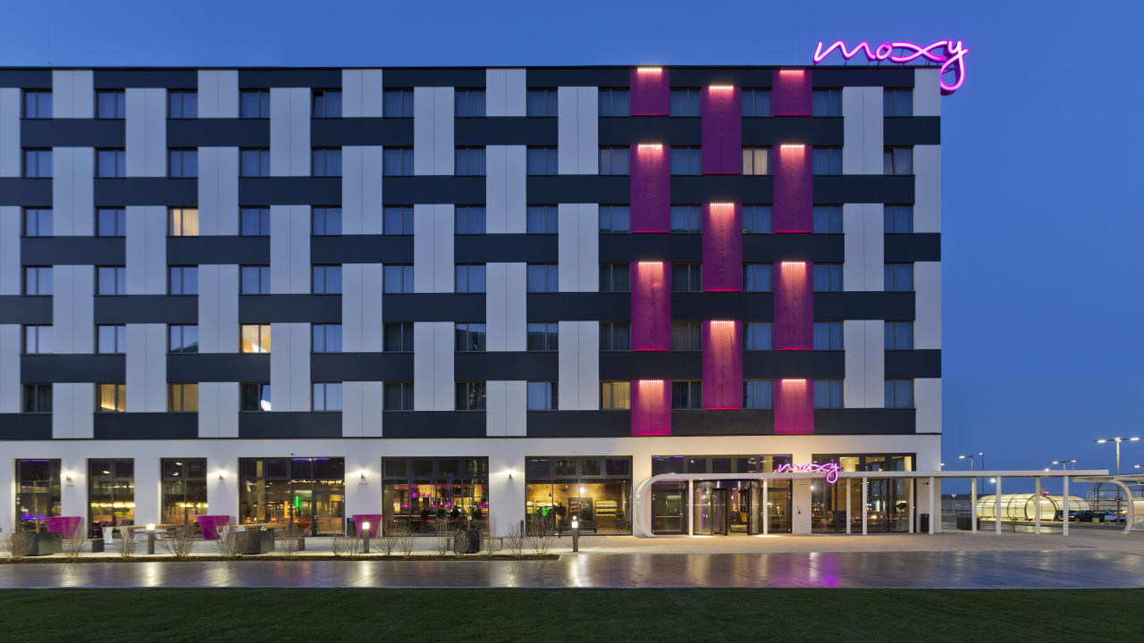 MOXY Vienna Airport