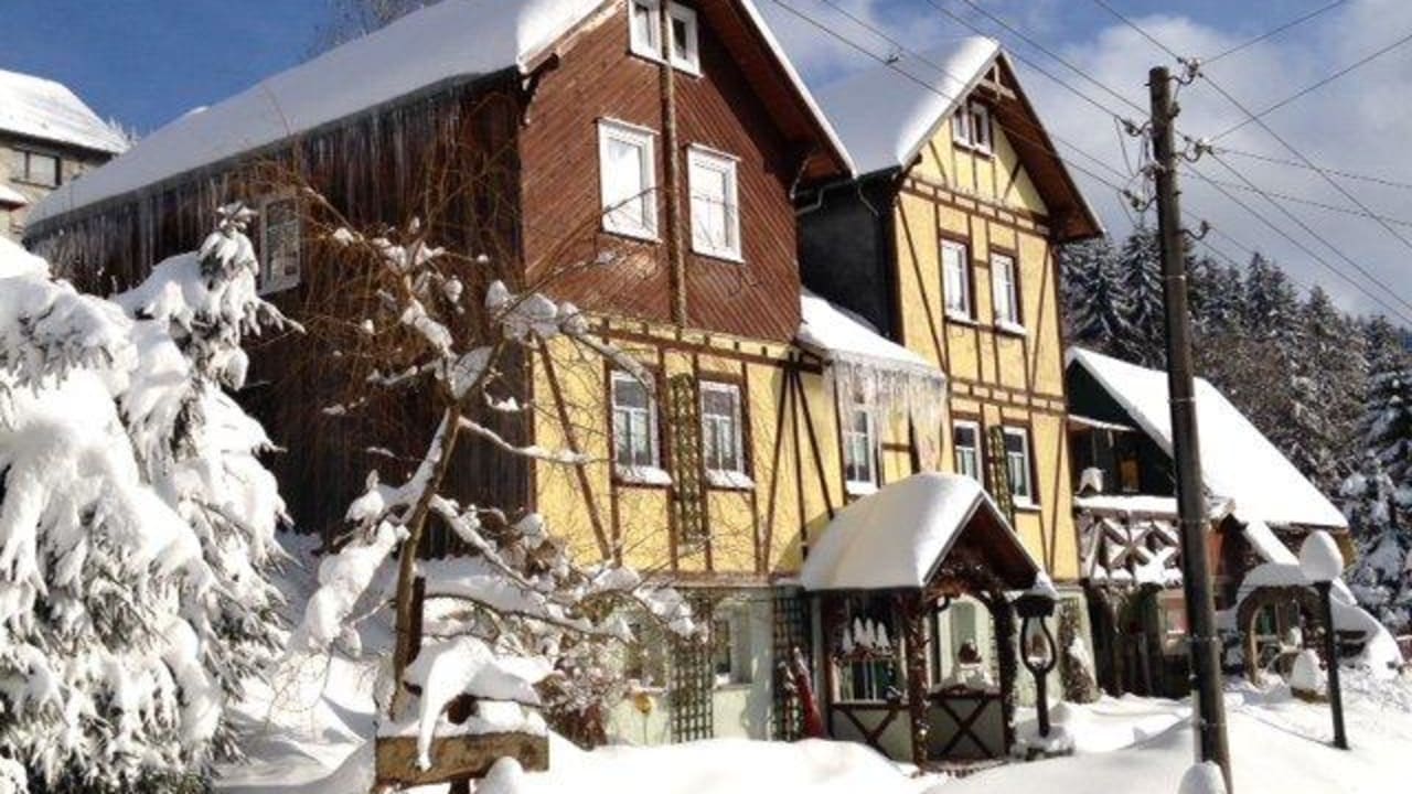 Haus Rennsteigrose (Neuhaus am Rennweg) • HolidayCheck