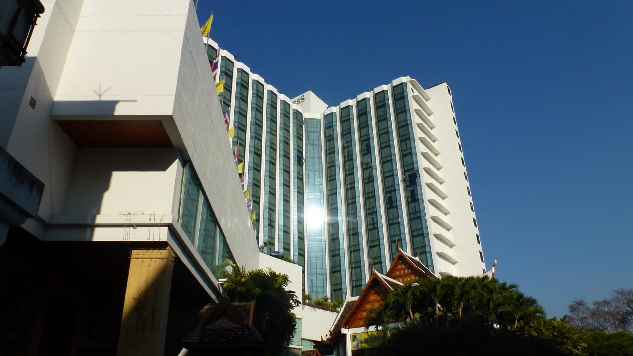 Hotel The Empress (Chiang Mai) •