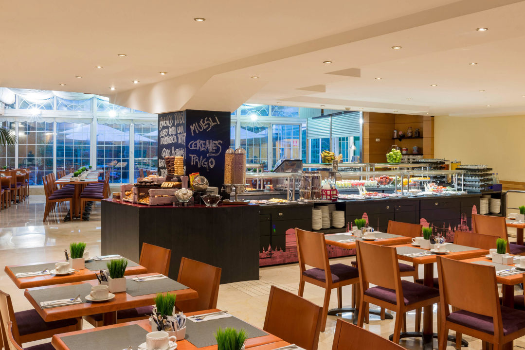 "BREAKFAST BUFFET" TRYP Barcelona Apolo Hotel (Barcelona