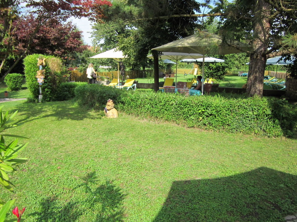 &quot;Relaxen im Garten &quot; Hotel Seevilla (Unteruhldingen