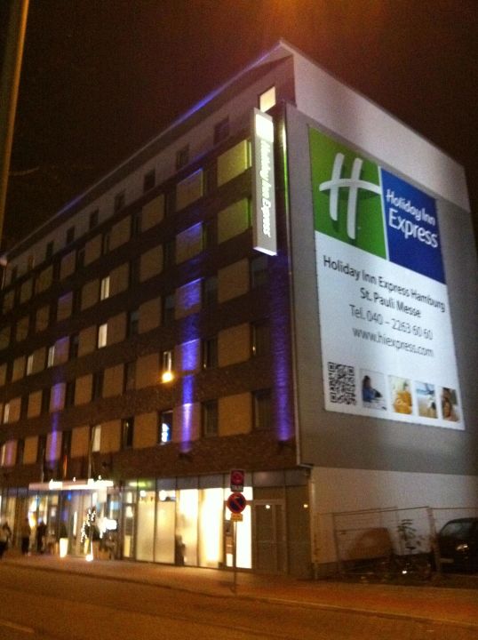 "Hotel bei Nacht" Premier Inn Hamburg St. Pauli Messe ...