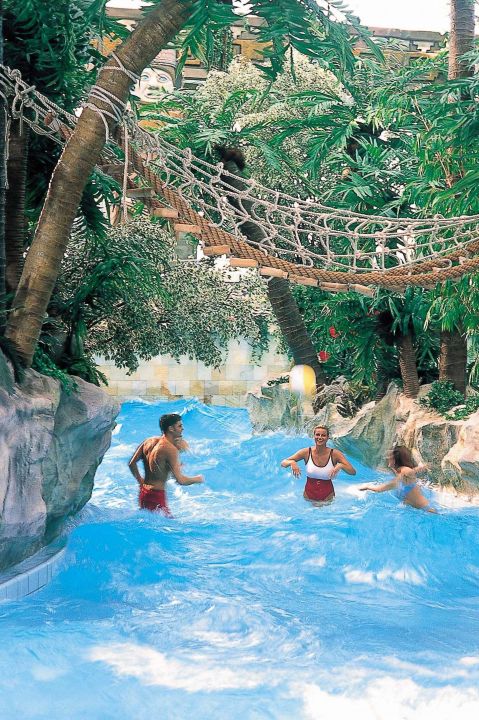 "Familienspaß im Erlebnisbad" Wyndham Hotel Stralsund ...