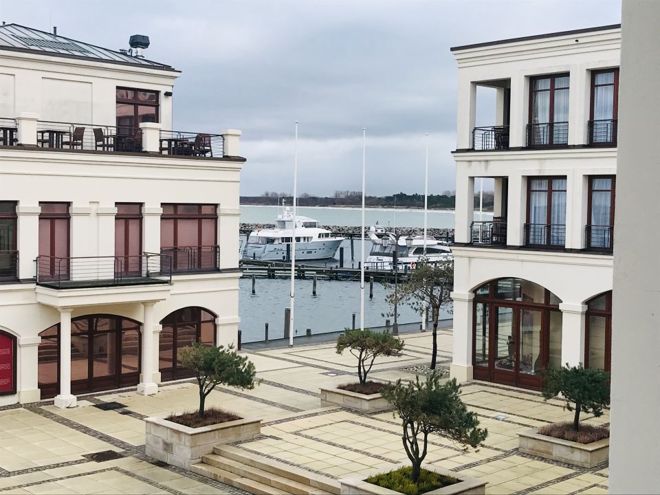 ausblick-hotel-yachthafenresidenz-hohe-d-ne-rostock-warnem-nde