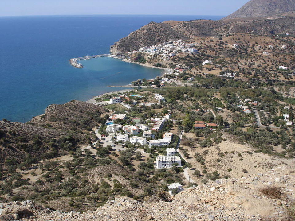 Bild "Hotelansicht von oben" zu Hotel Irini Mare in Agia ...