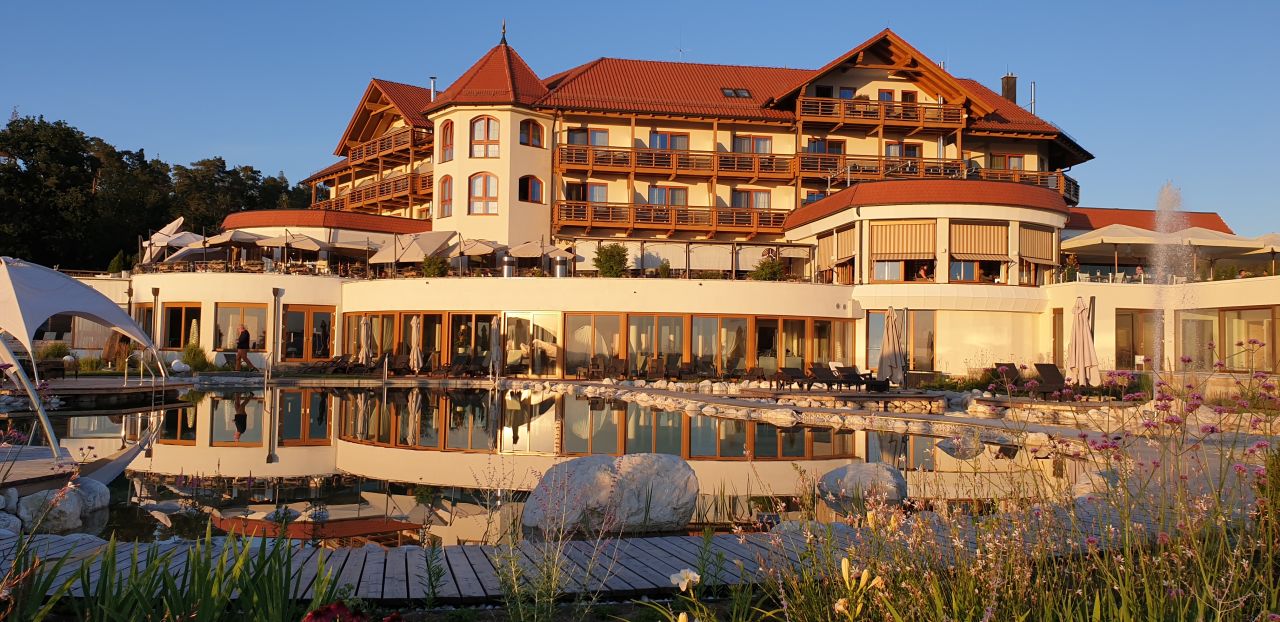 "Außenansicht" Landhotel Birkenhof (Neunburg Vorm Wald) • HolidayCheck ...