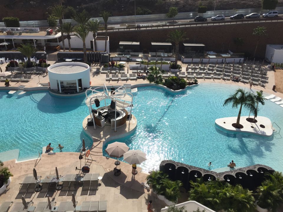 pool-hard-rock-hotel-tenerife-costa-adeje-holidaycheck-teneriffa