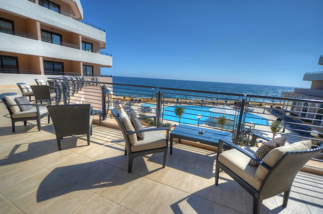 "Bridge Bar Terrace " Radisson Blu Resort, Malta St. Julian's (St