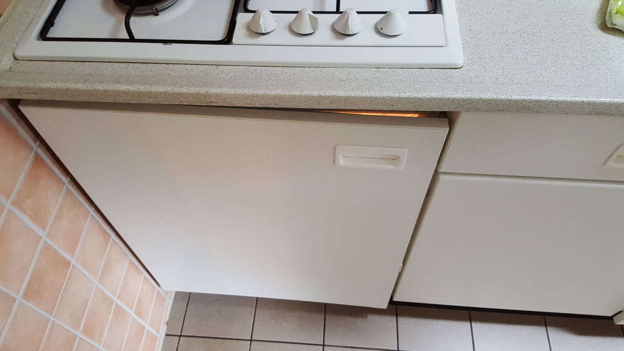 Bild "Schief hängende Küchenschranktüren" zu Center Parcs Bispinger