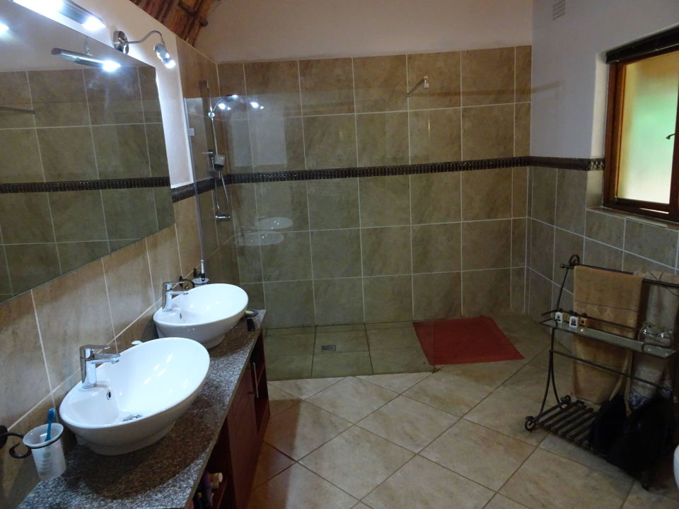 "Badezimmer" Kubu Safari Lodge (Mopani) • HolidayCheck (Limpopo