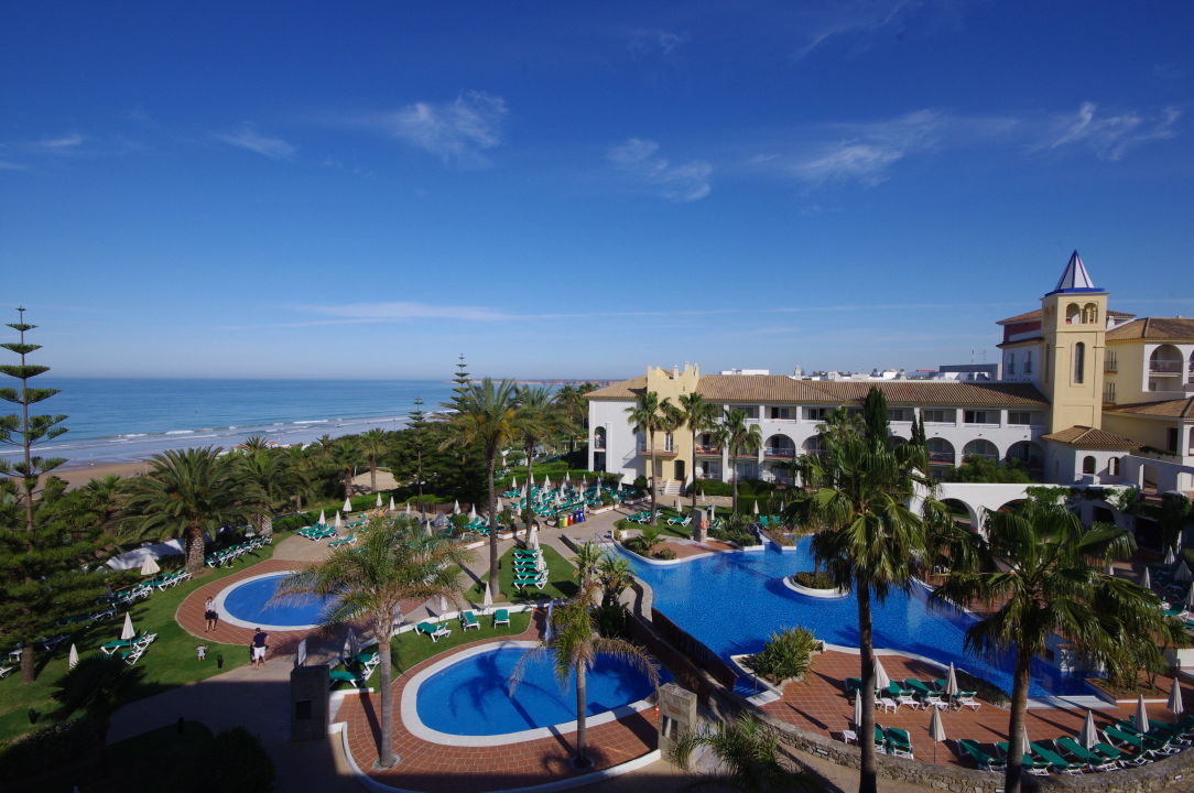 blick-auf-den-garten-und-das-meer-fuerte-conil-hotel-conil-de-la