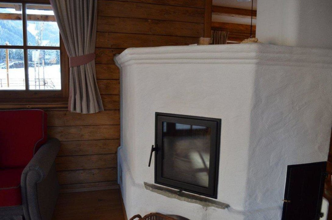 "Holzofen Kamin im Wohnbereich" Feriendorf Holzleb'n (Großarl