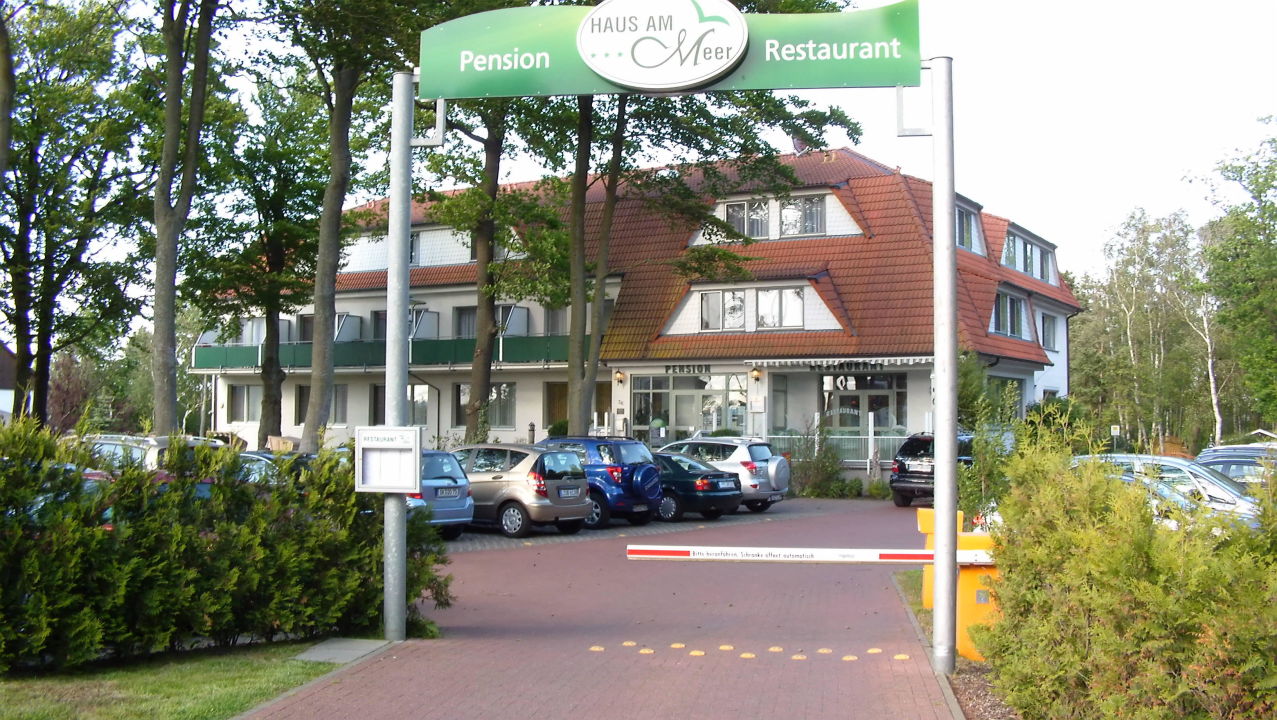 Parkplatz Mit Schranke Pension Haus Am Meer Graal Muritz