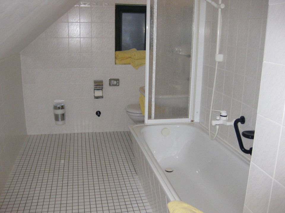 "Schräge Decke im Bad, nichts für Große" Hotelferienanlage