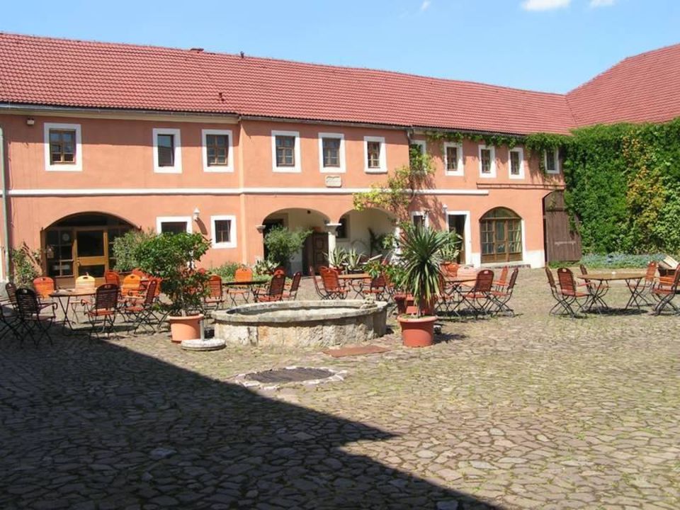 "Innenhof mit Brunnen" Landhotel Gut Frohberg (Käbschütztal