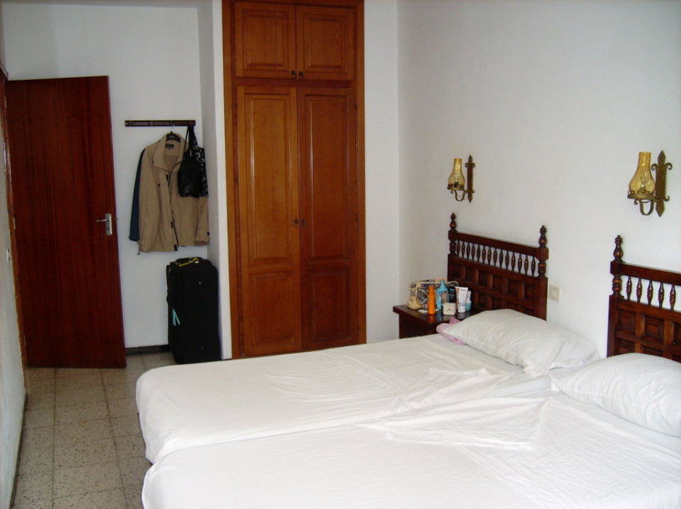 "Schlafzimmer" Hotel Caroni (Playa del Ingles) • HolidayCheck (Gran