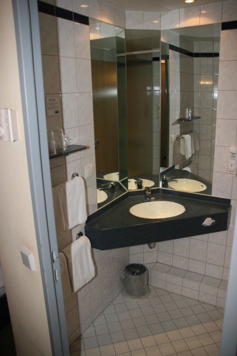 "Bad/Dusche/WC" Holiday Inn Express Berlin - City Center ...