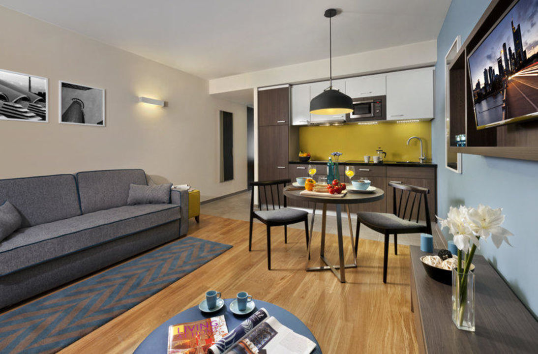 1 Bedroom Apartment Living Room 2 Hotel Citadines City